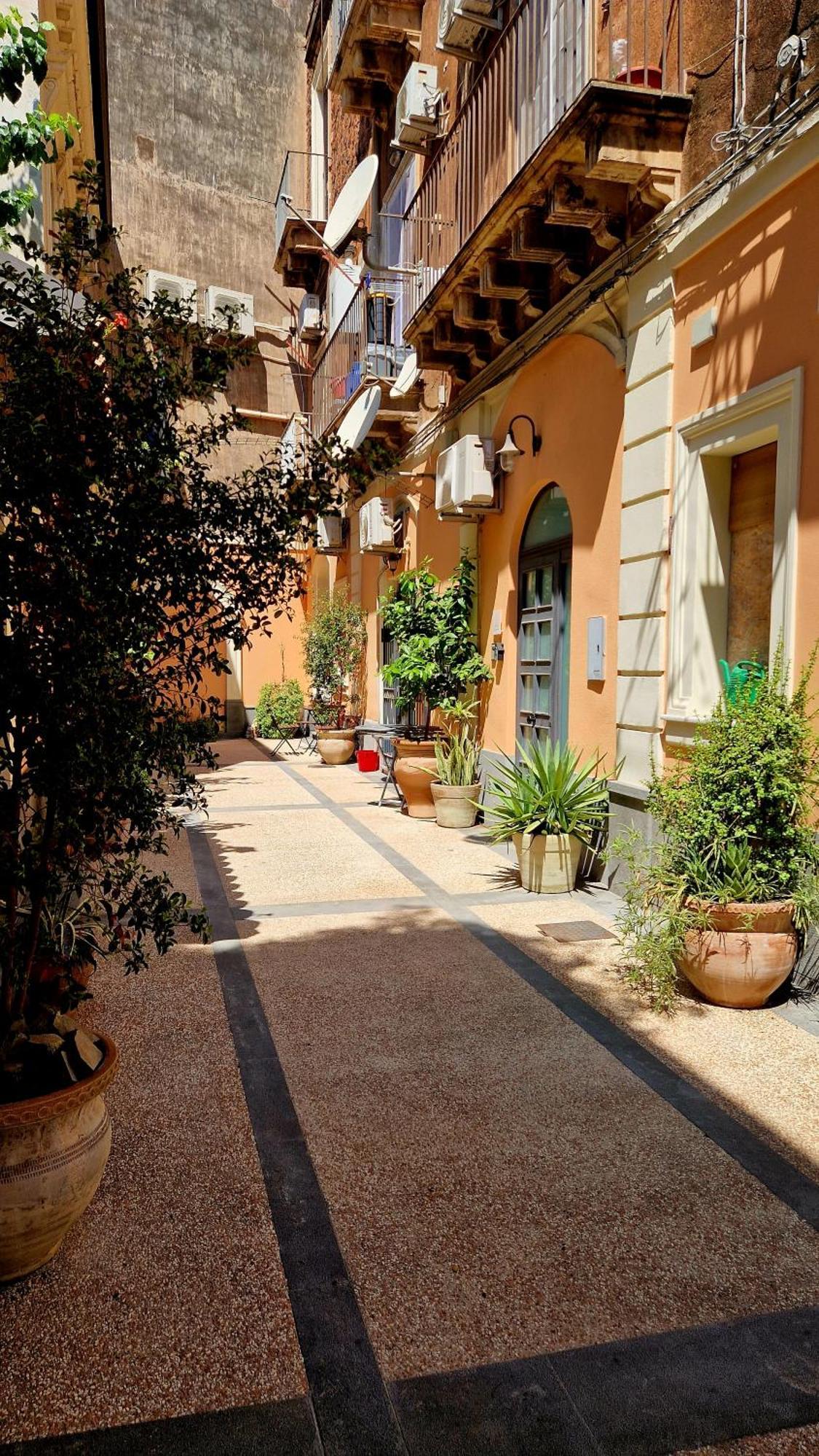 Borgo Santa Caterina - Fiera "Ventotto Holiday Home" Катания Экстерьер фото